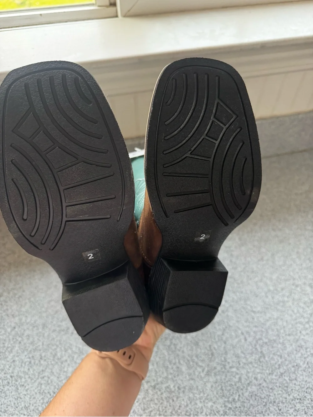 Kids cowboy boots size 2
